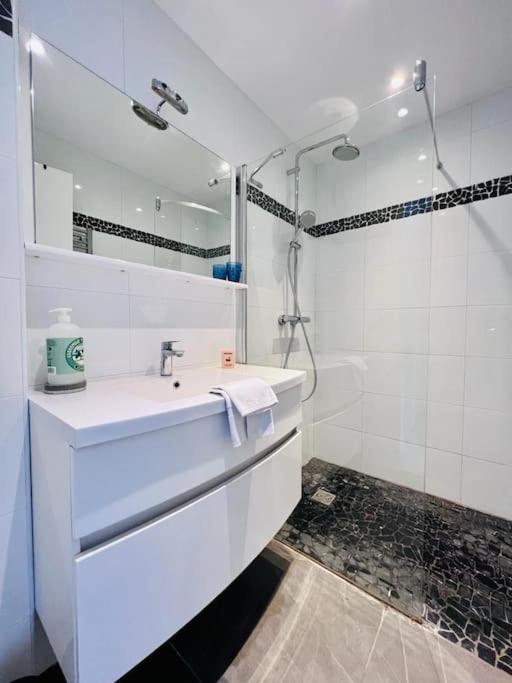 Le Pinede - Apt 4 Prs- Parking - Clim - 500M Plages Antibes Exteriör bild